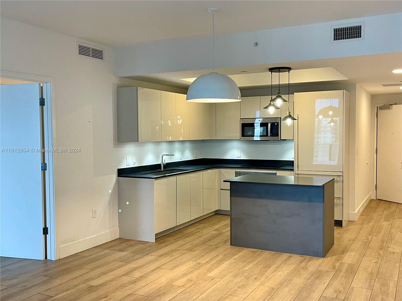 1010 Brickell Ave # 3309