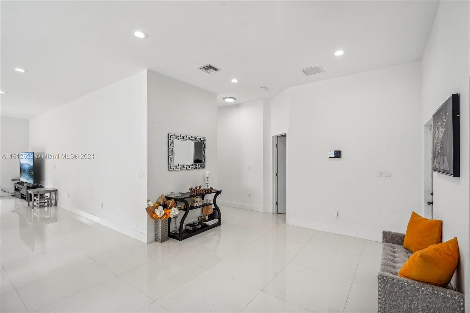 2806 NW 7th Ct
