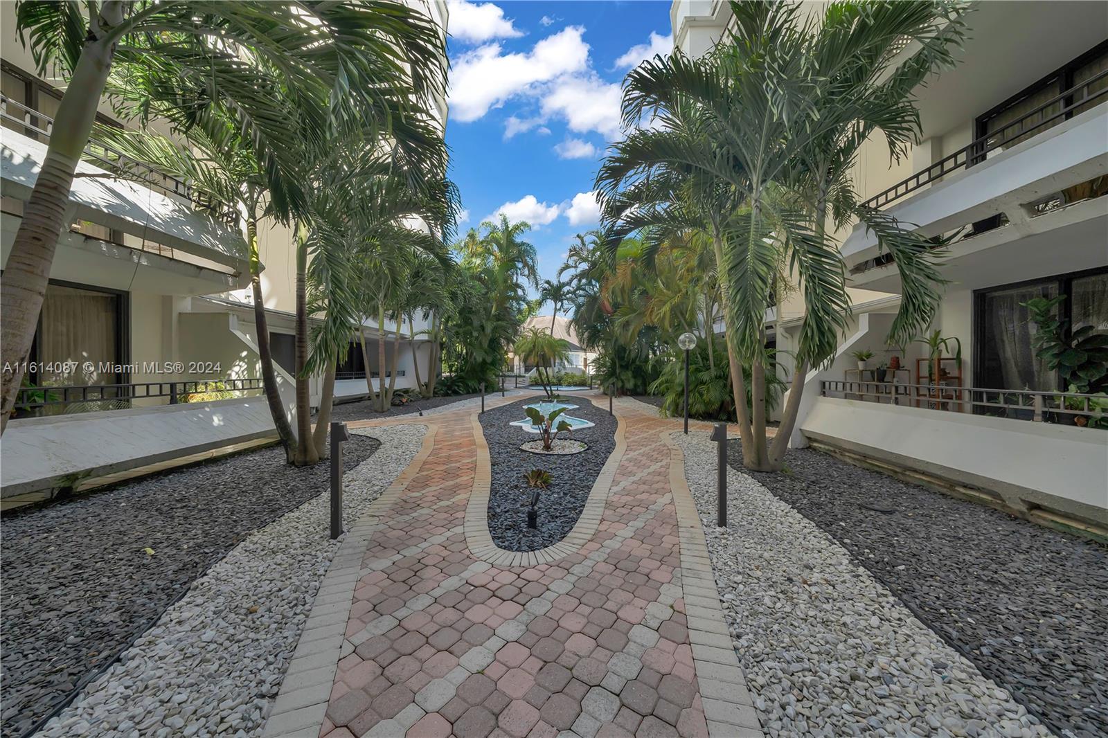 13953 Kendale Lakes Cir # 809B