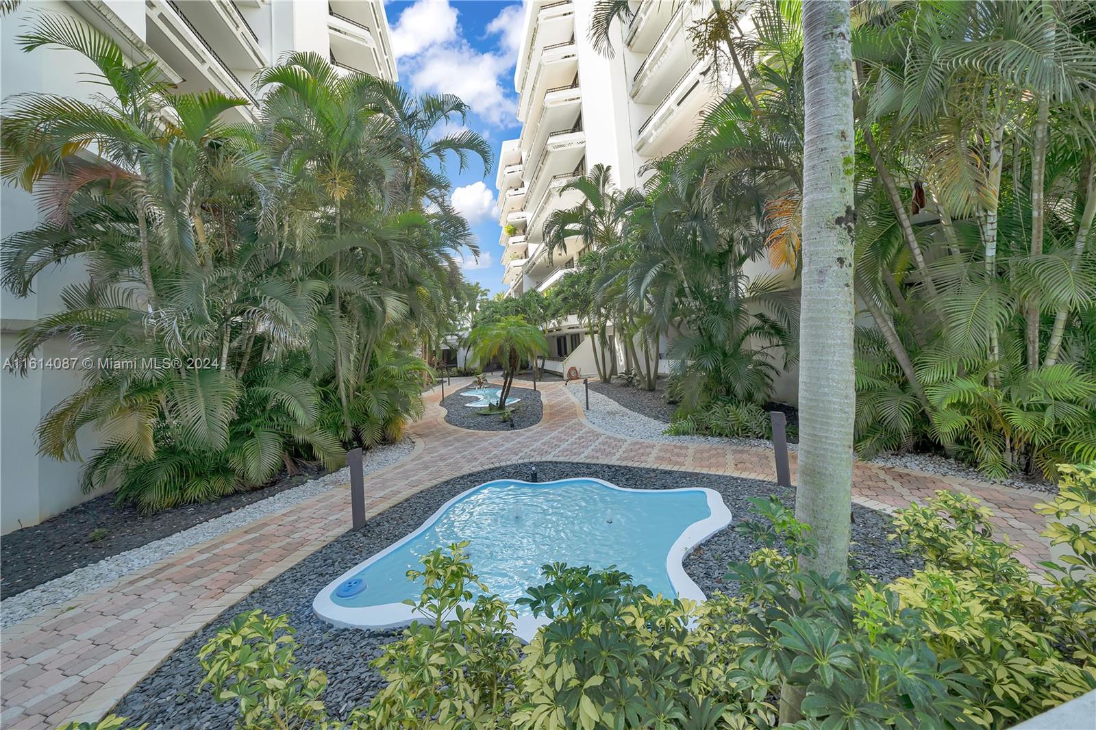 13953 Kendale Lakes Cir # 809B