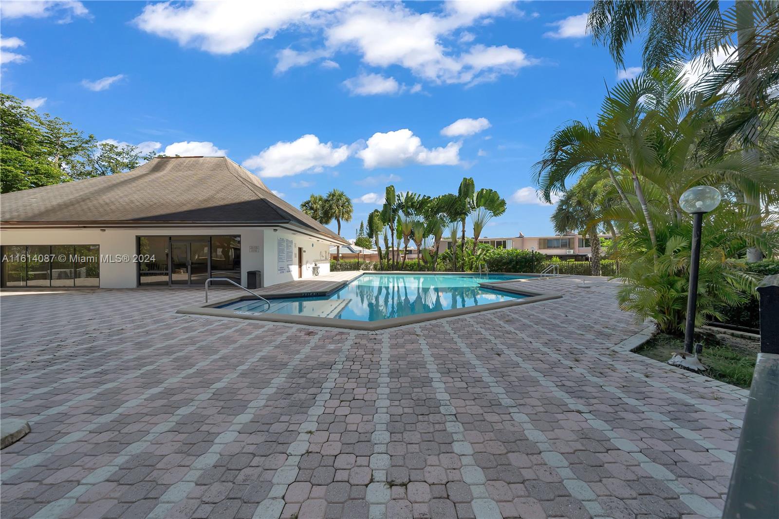 13953 Kendale Lakes Cir # 809B