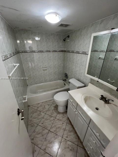 1325 W 68th St # 211