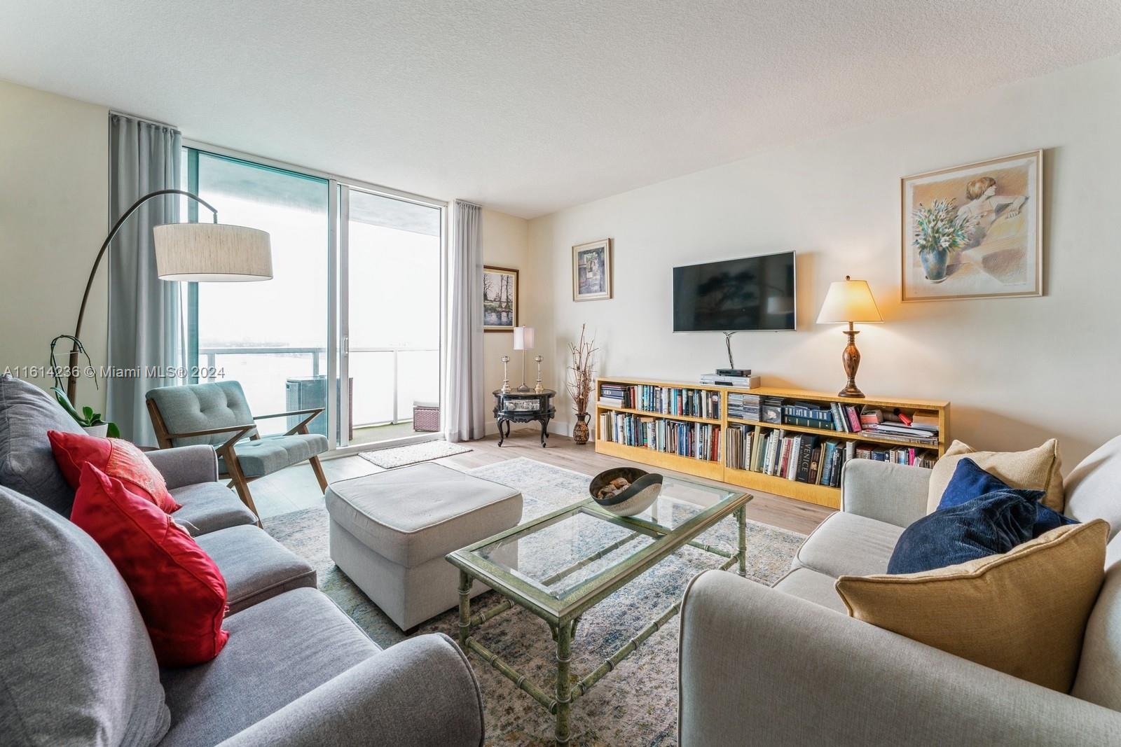 1900 N Bayshore Dr # 1402