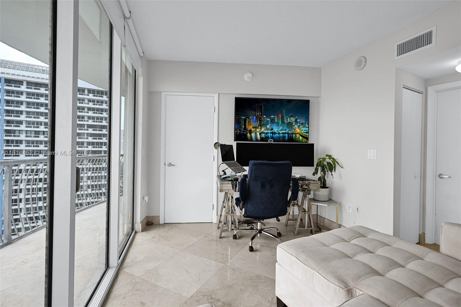 1750 N Bayshore Dr # 3302