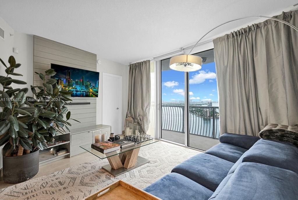 1750 N Bayshore Dr # 3302