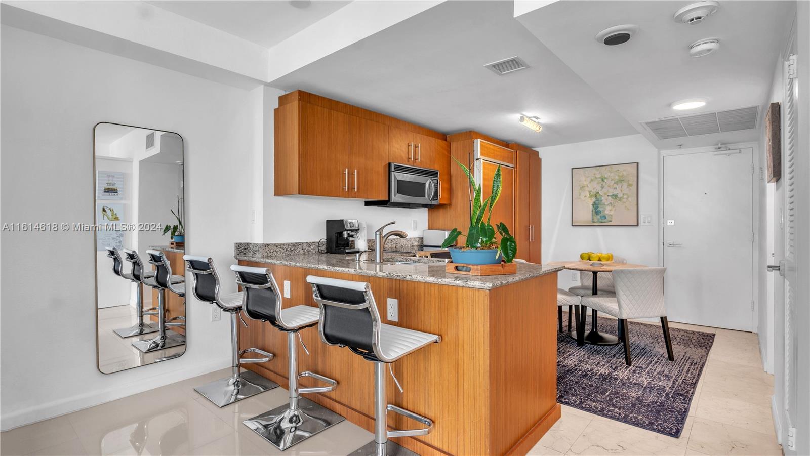 10275 Collins Ave # 505