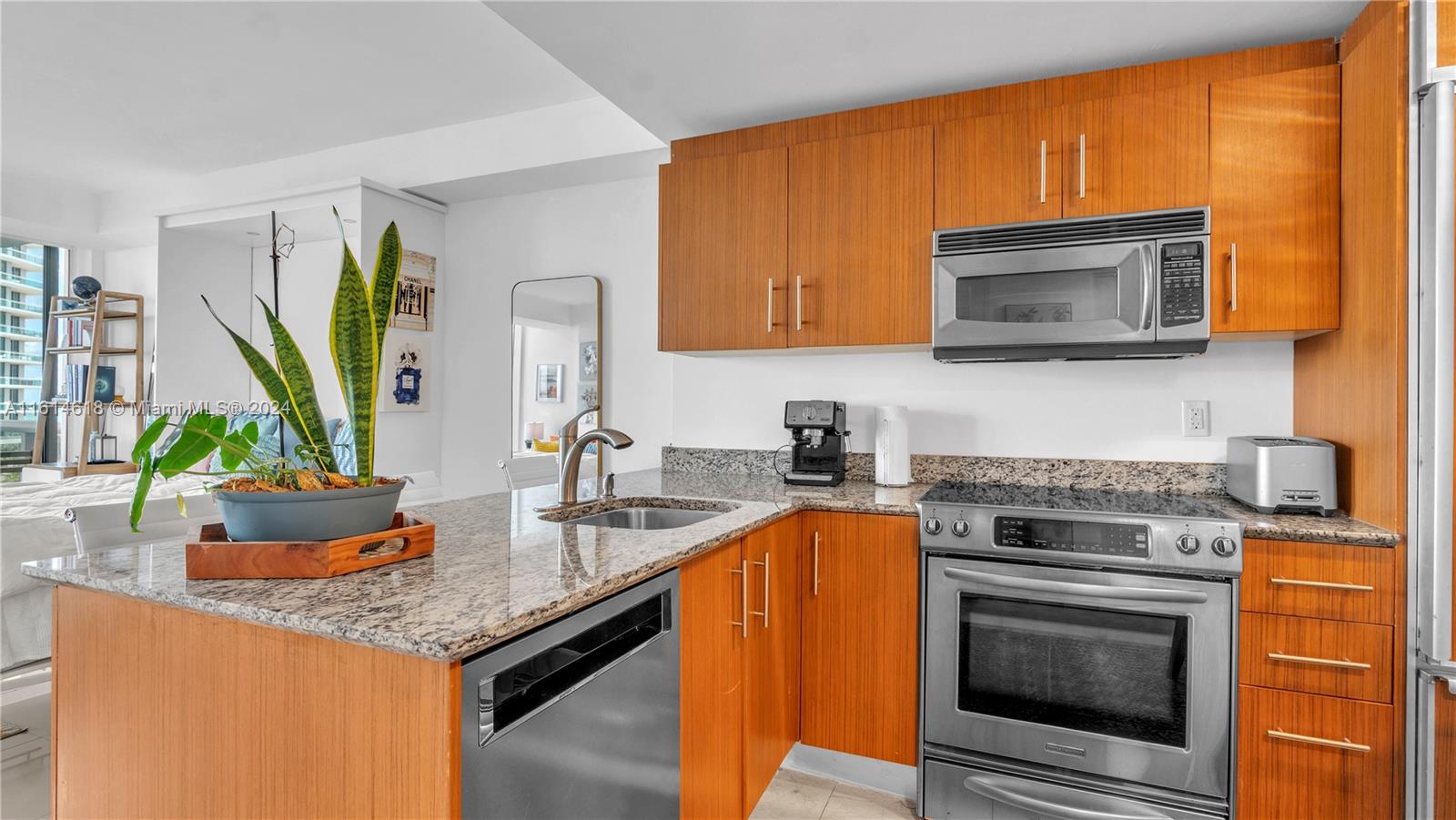 10275 Collins Ave # 505