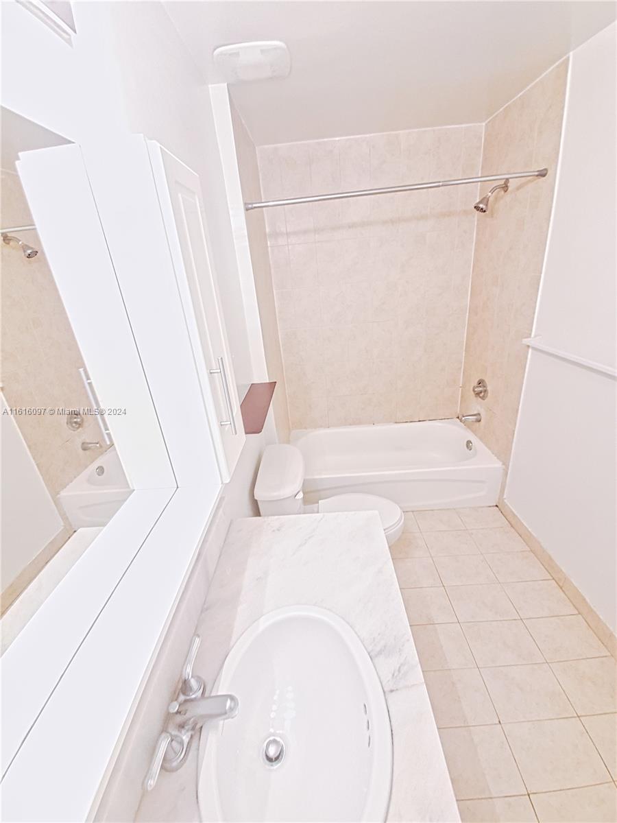 275 NE 18th St # 203