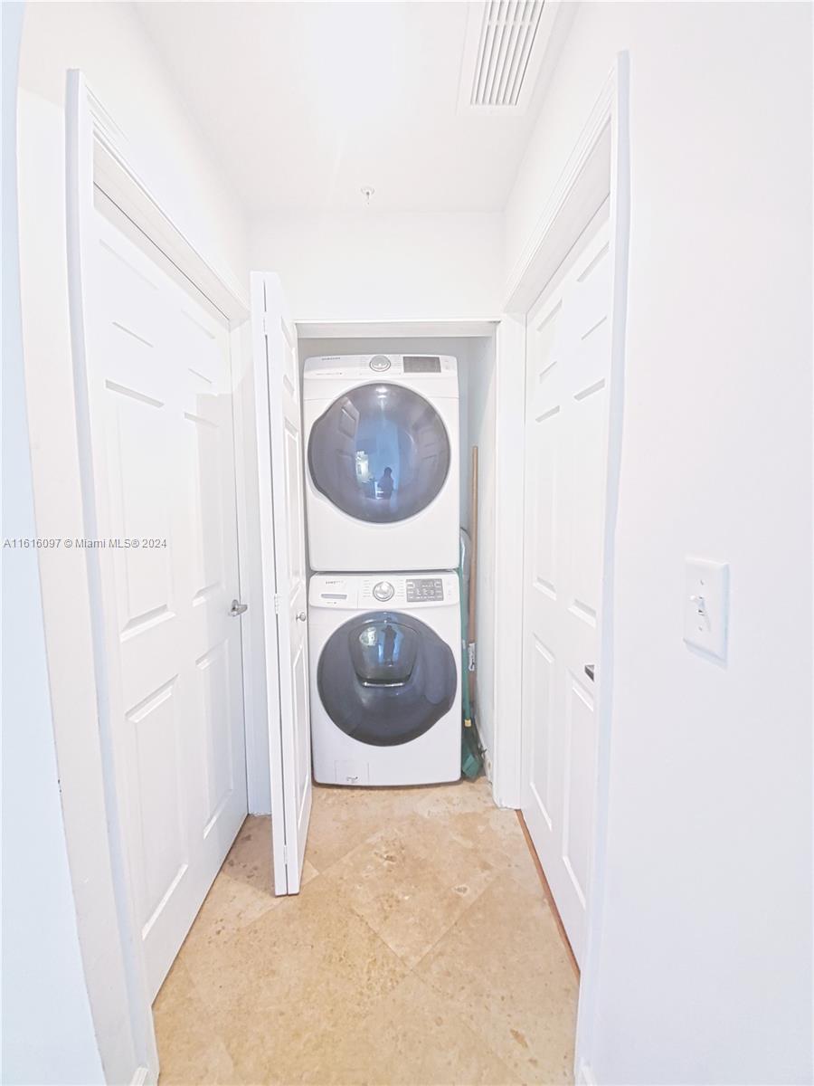 275 NE 18th St # 203