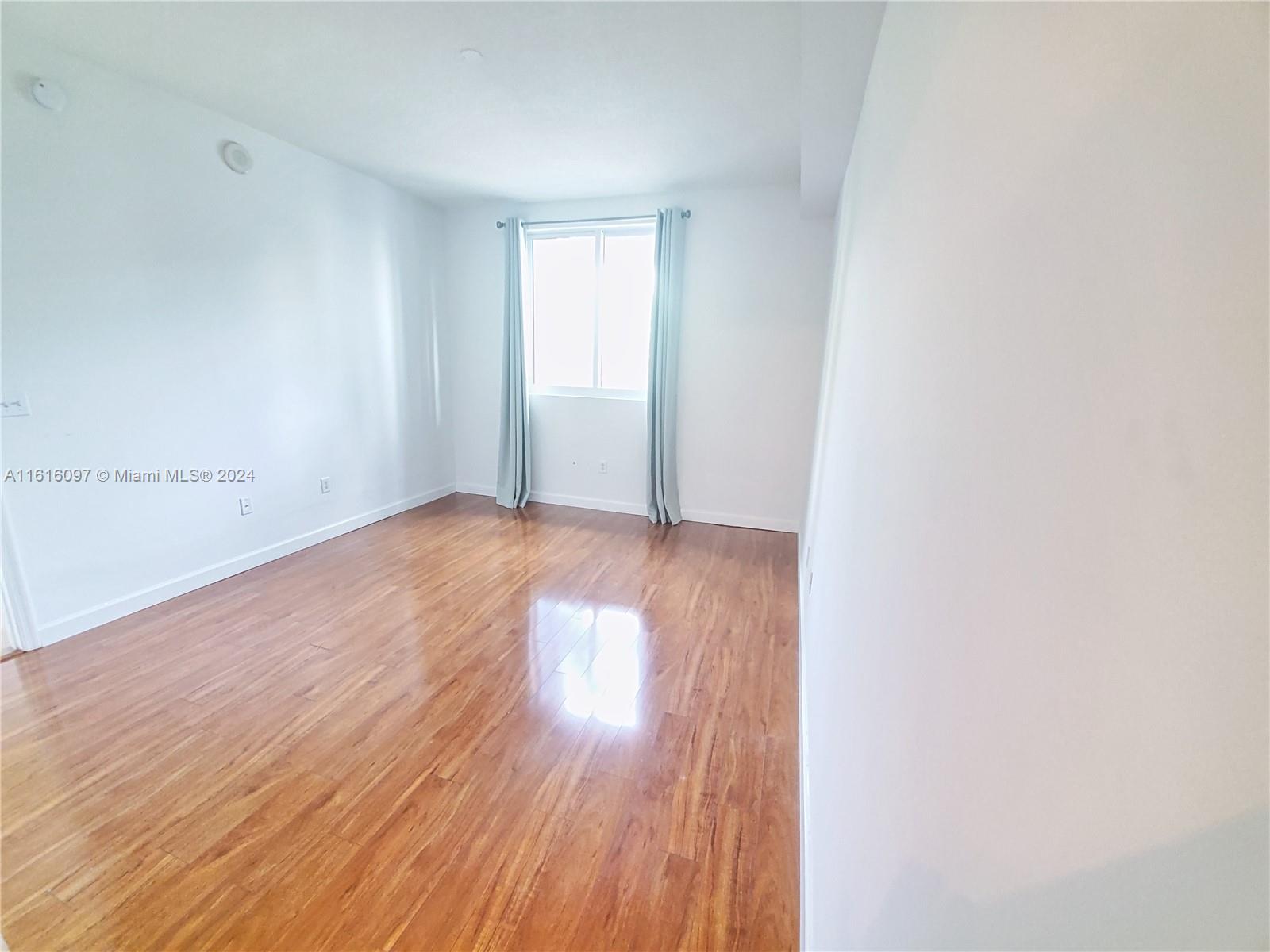 275 NE 18th St # 203