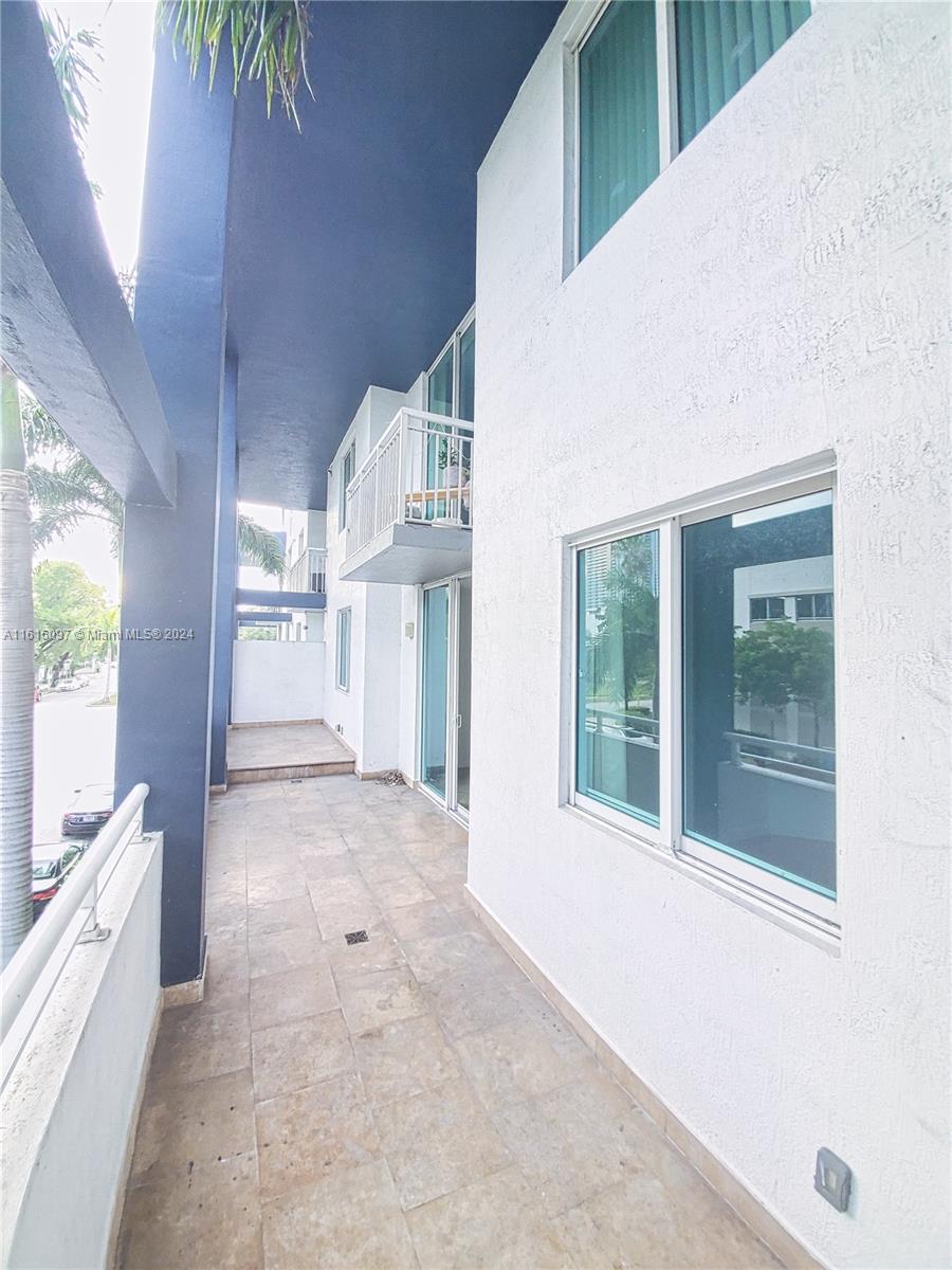 275 NE 18th St # 203