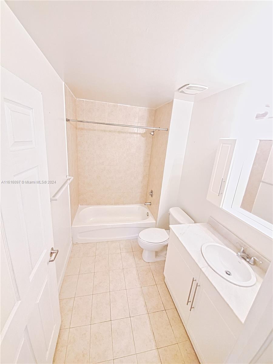 275 NE 18th St # 203