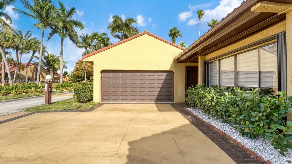 1040 NE 204th Ter