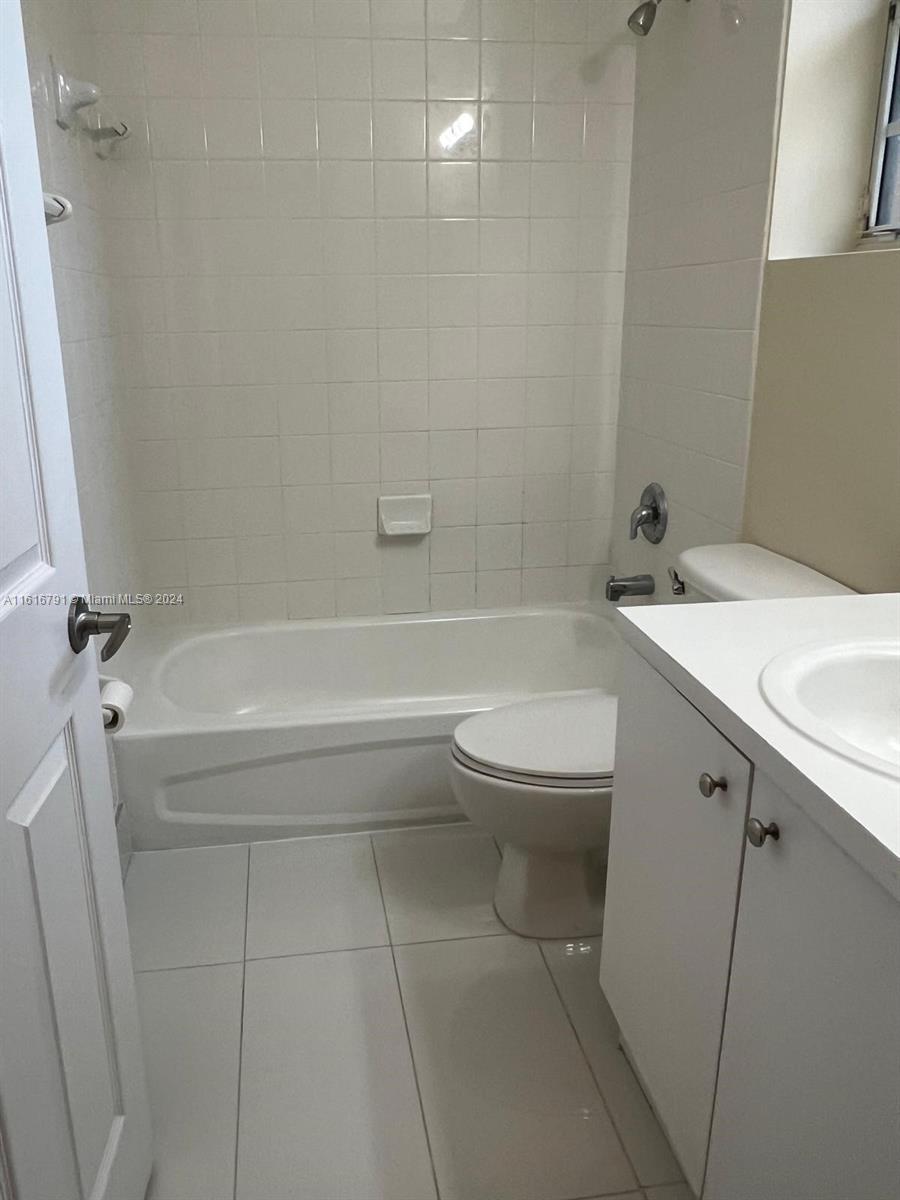 3355 NE 13th Cir Dr # 28 Unit: 103-28