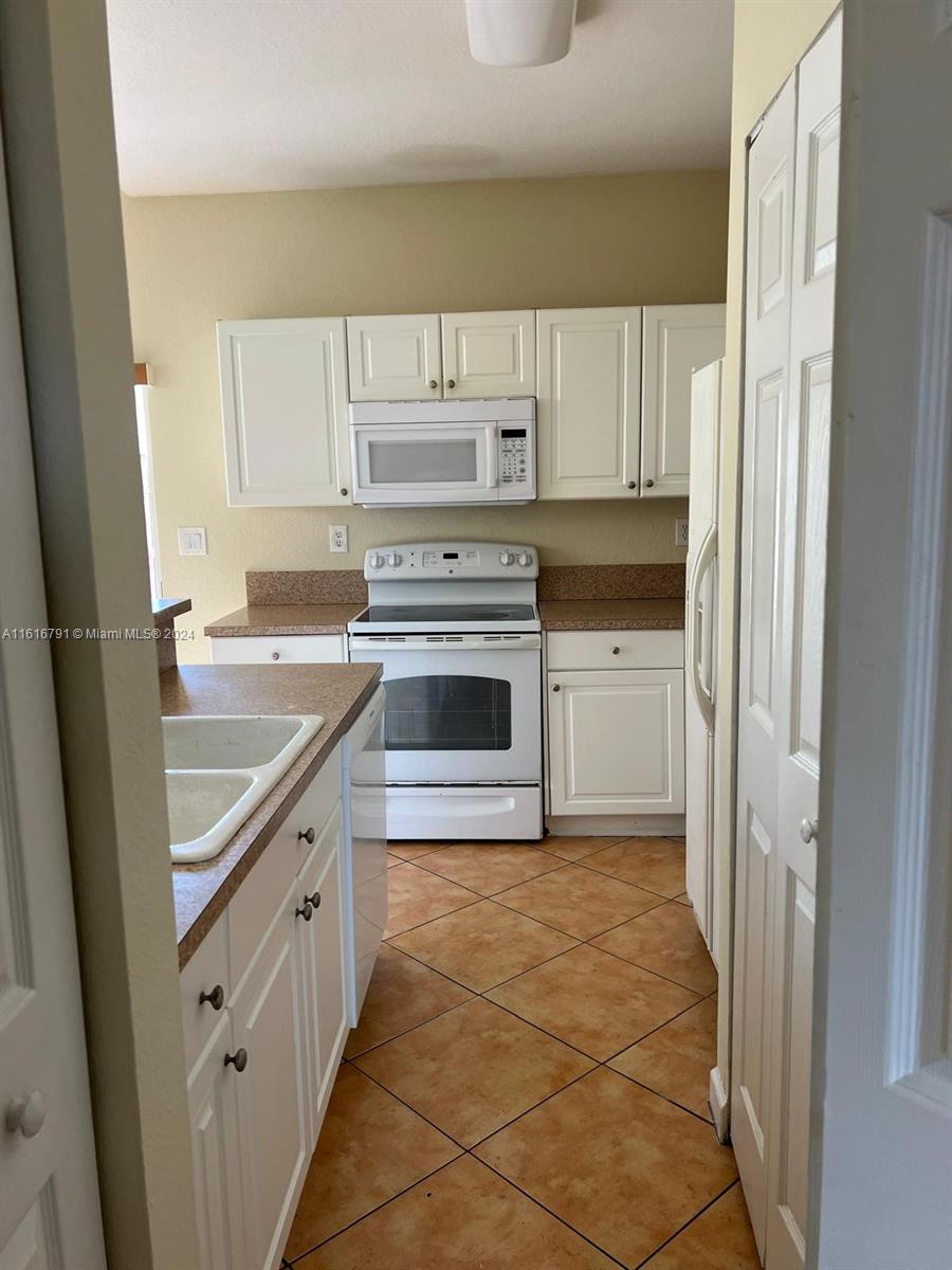 3355 NE 13th Cir Dr # 28 Unit: 103-28