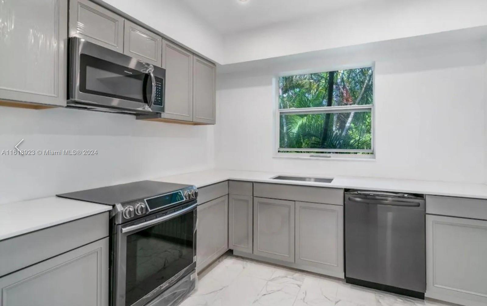 925 Lenox Ave # 2
