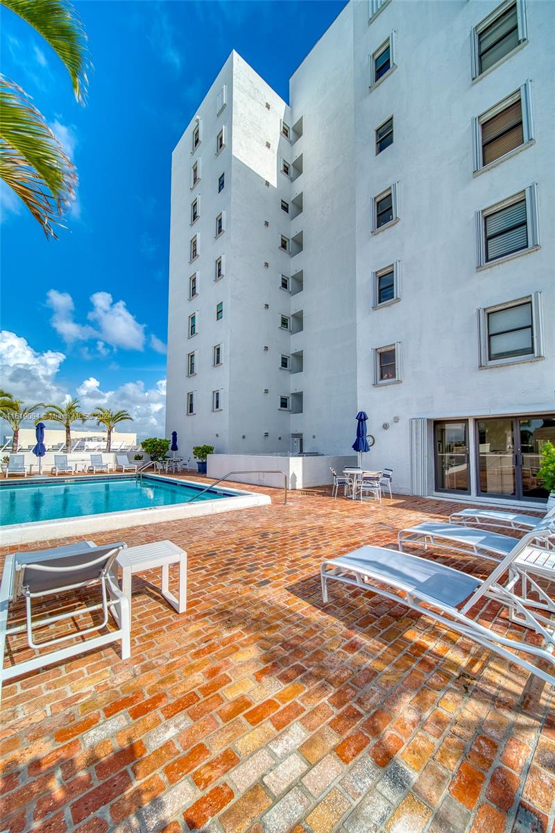 1775 Washington Ave # 6C