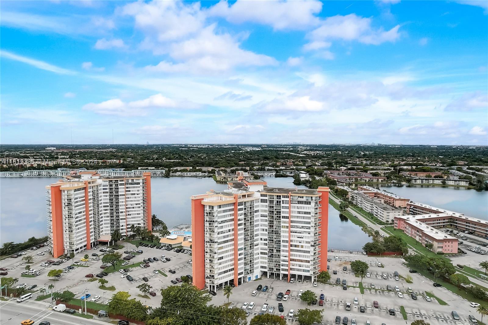 1351 NE Miami Gardens Dr Unit: 1506E