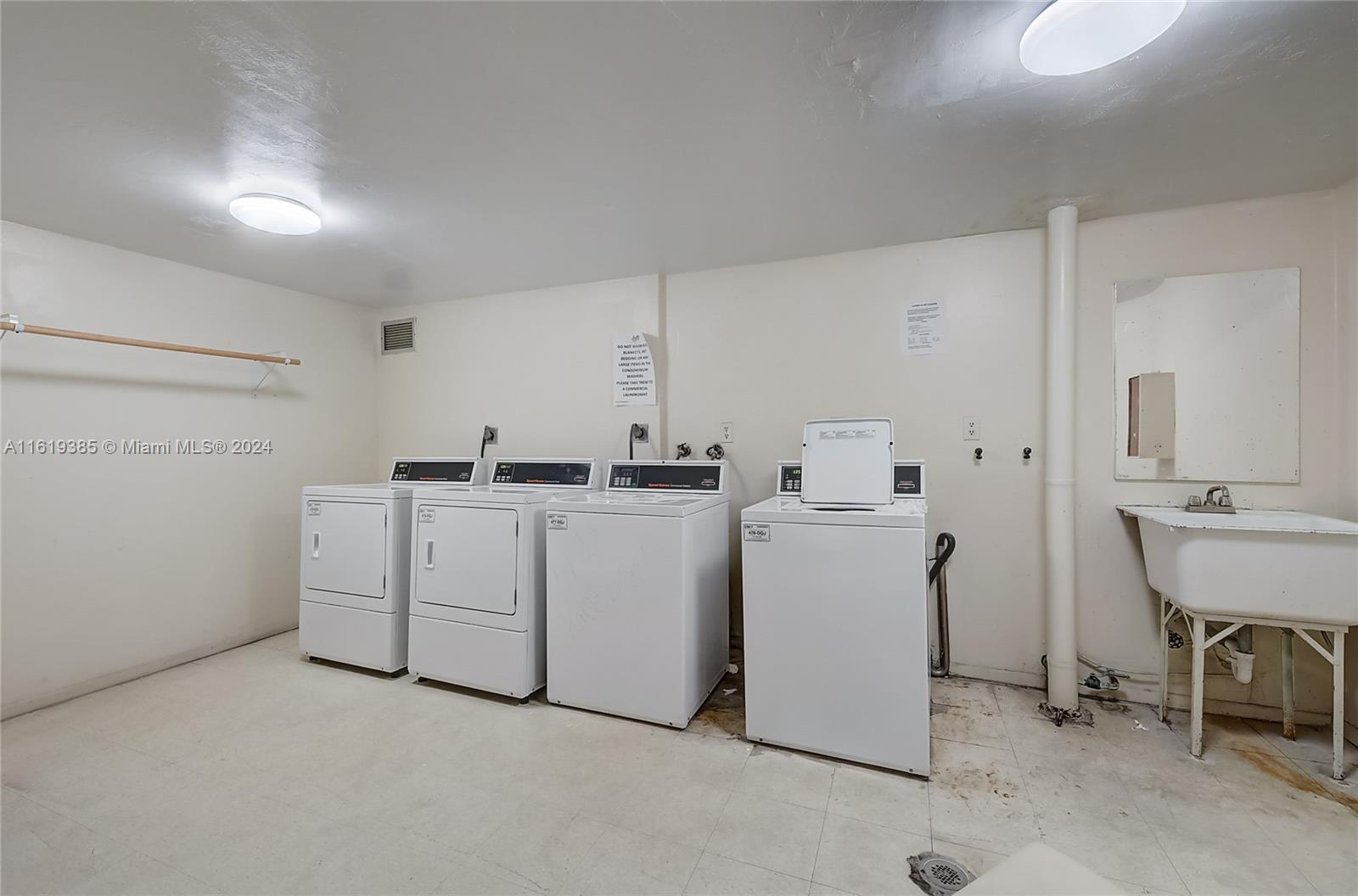 1351 NE Miami Gardens Dr Unit: 1506E