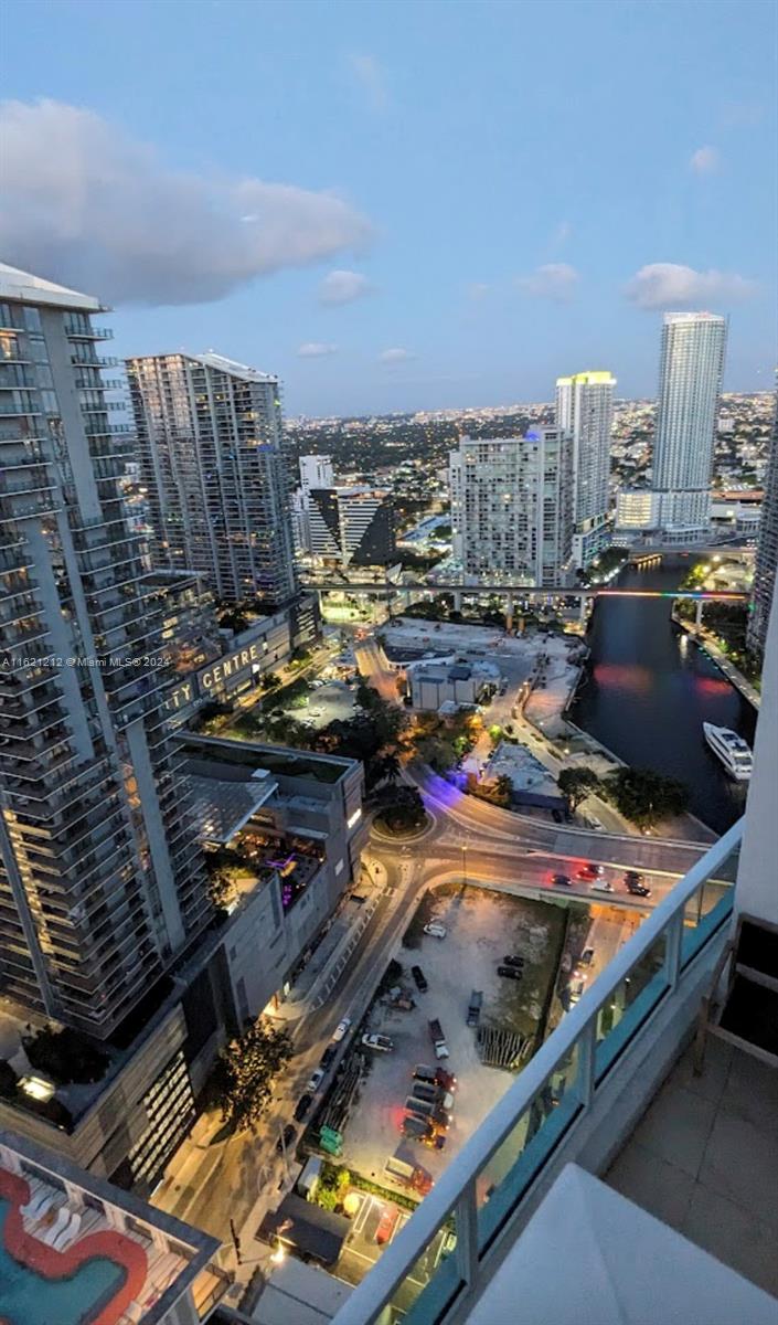 801 Brickell Bay Dr # 570
