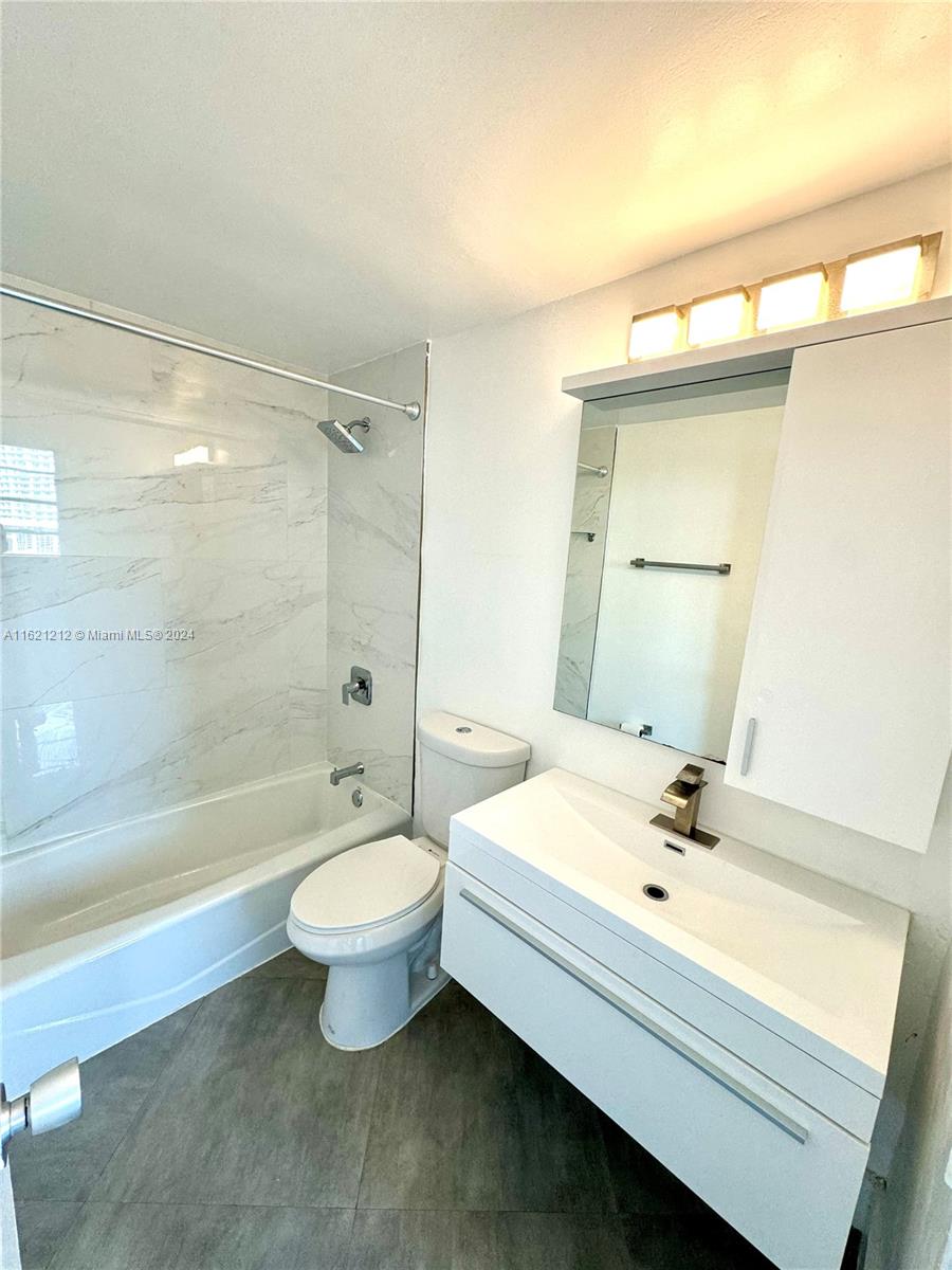 801 Brickell Bay Dr # 570