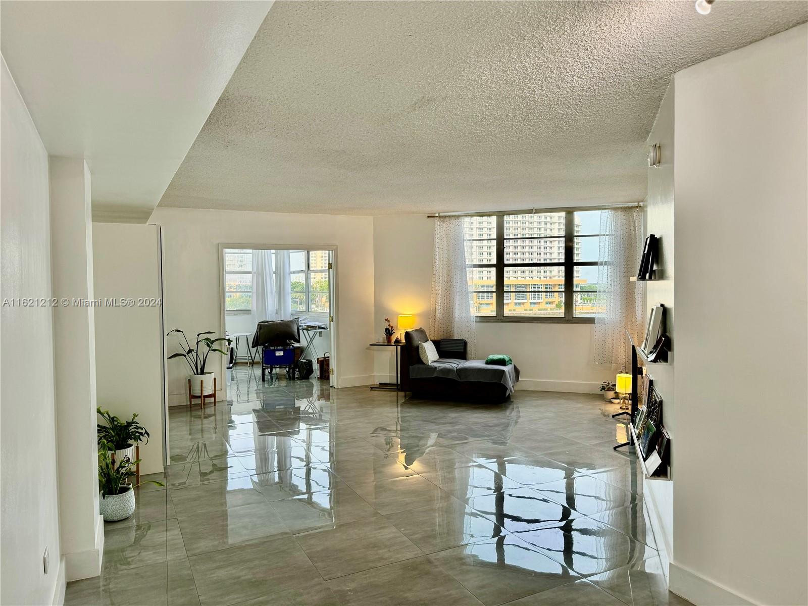 801 Brickell Bay Dr # 570