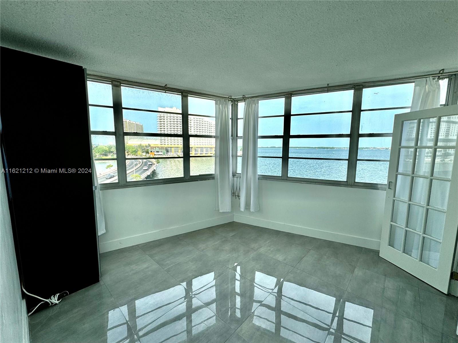801 Brickell Bay Dr # 570