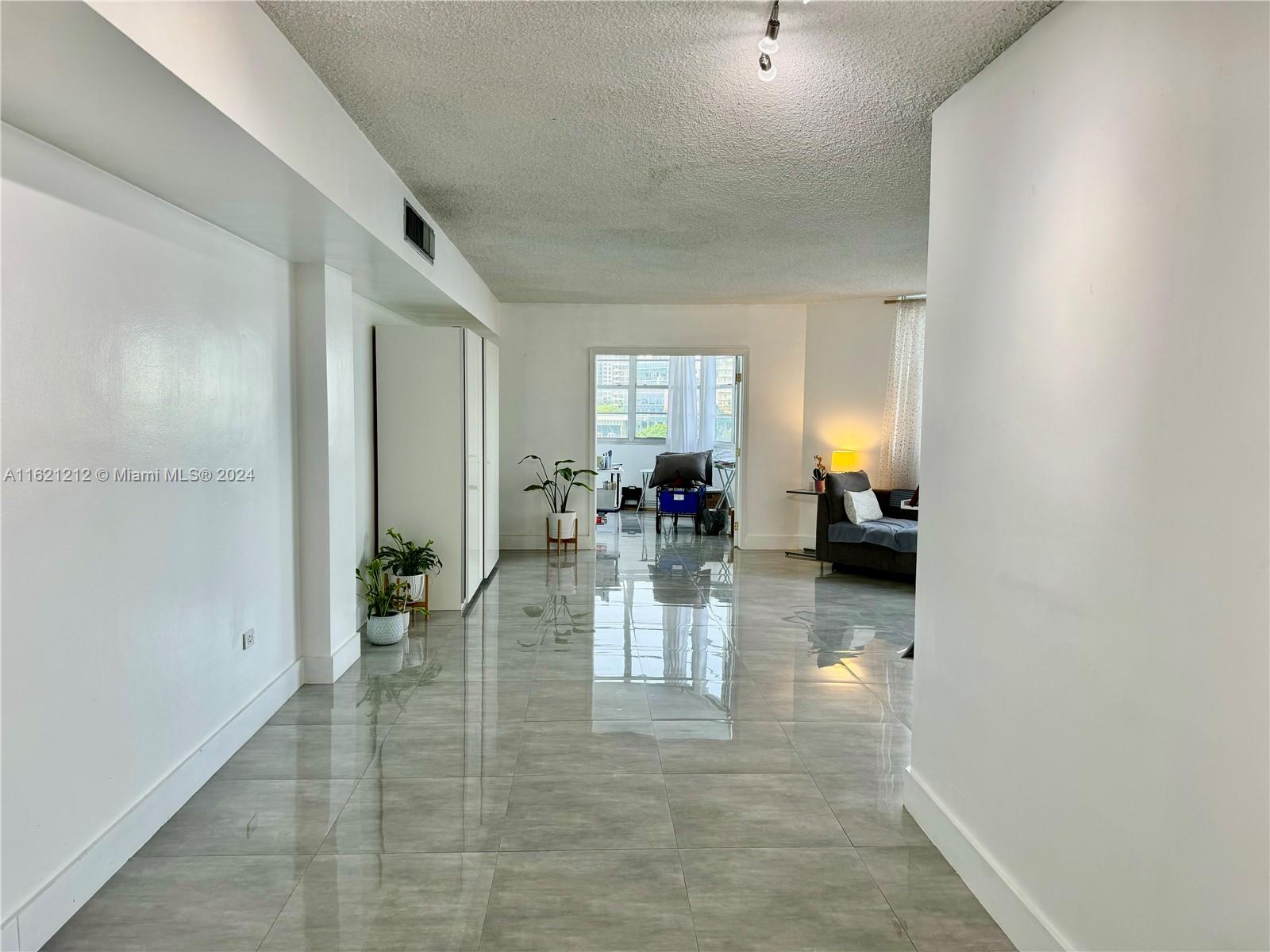 801 Brickell Bay Dr # 570