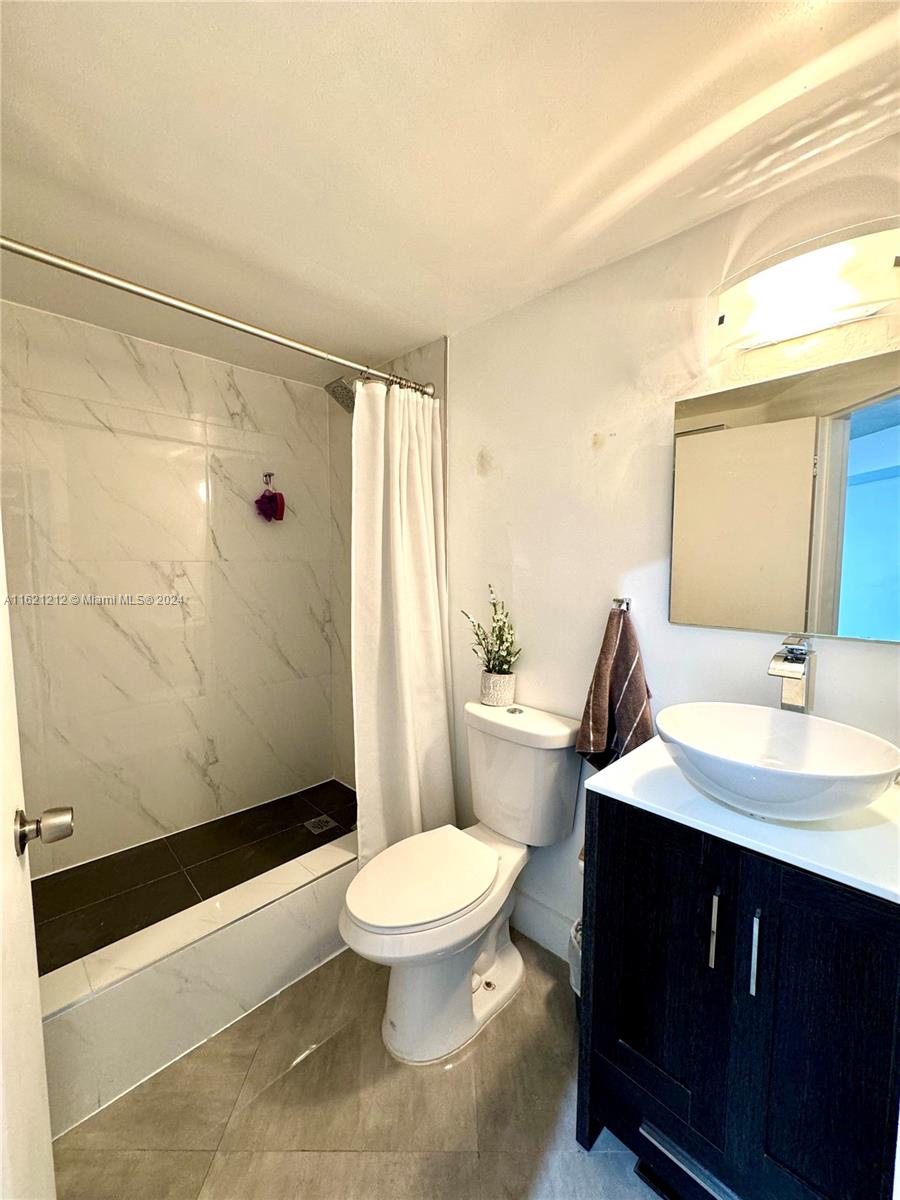 801 Brickell Bay Dr # 570