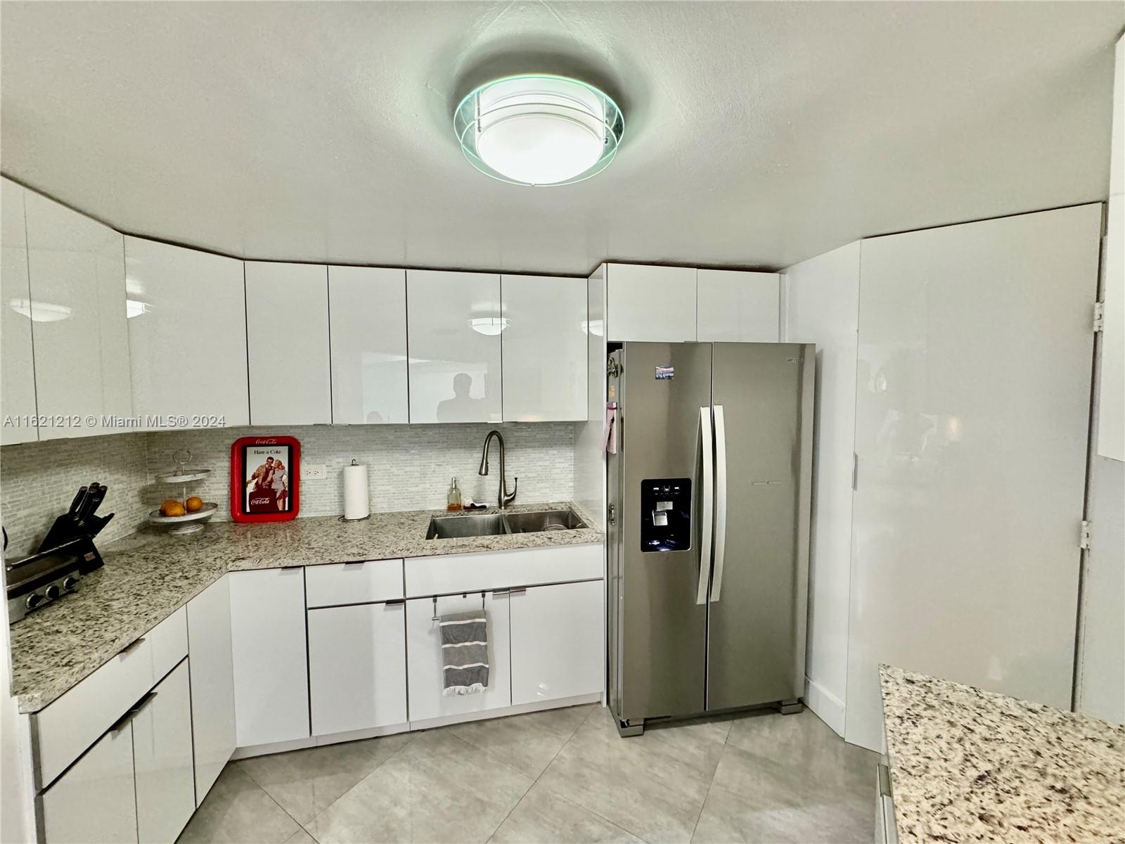 801 Brickell Bay Dr # 570