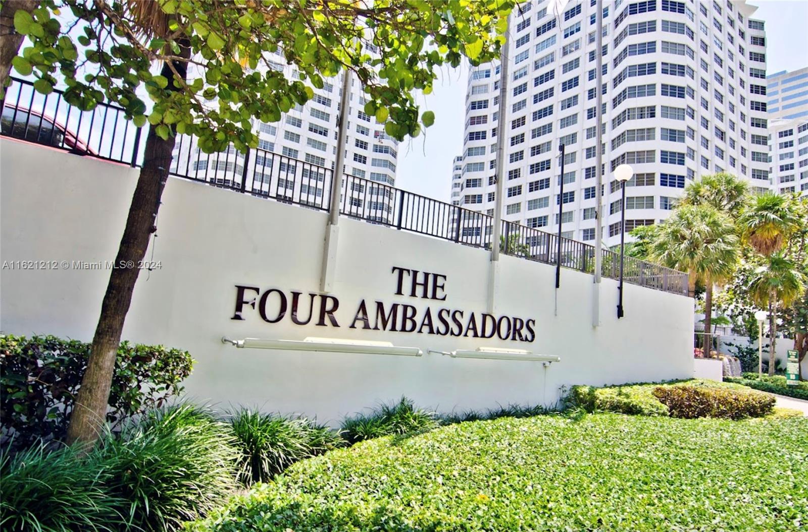 801 Brickell Bay Dr # 570