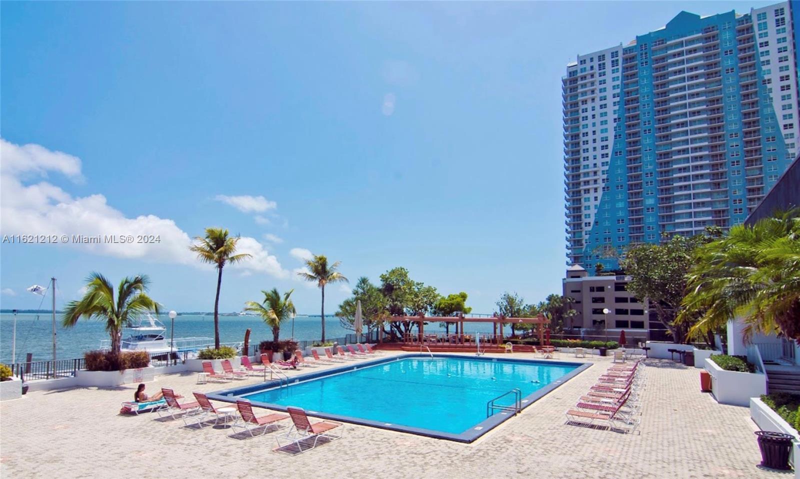 801 Brickell Bay Dr # 570