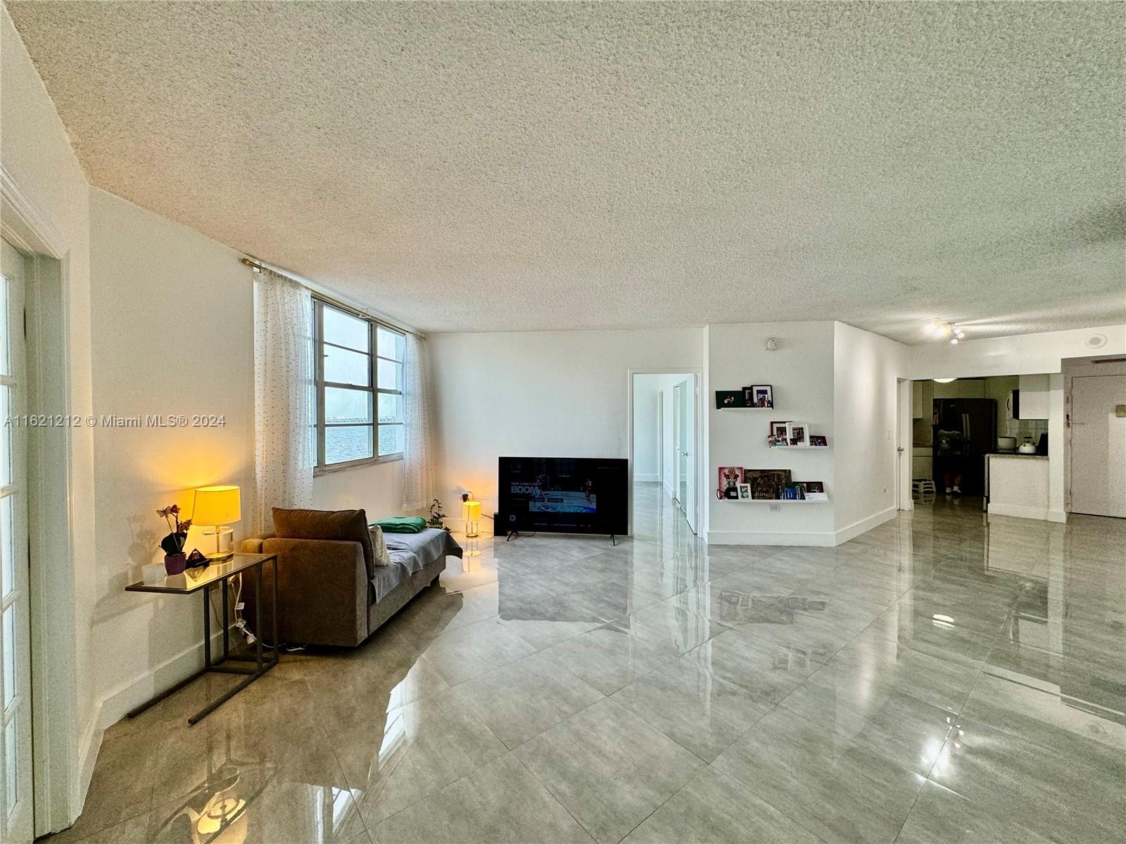 801 Brickell Bay Dr # 570
