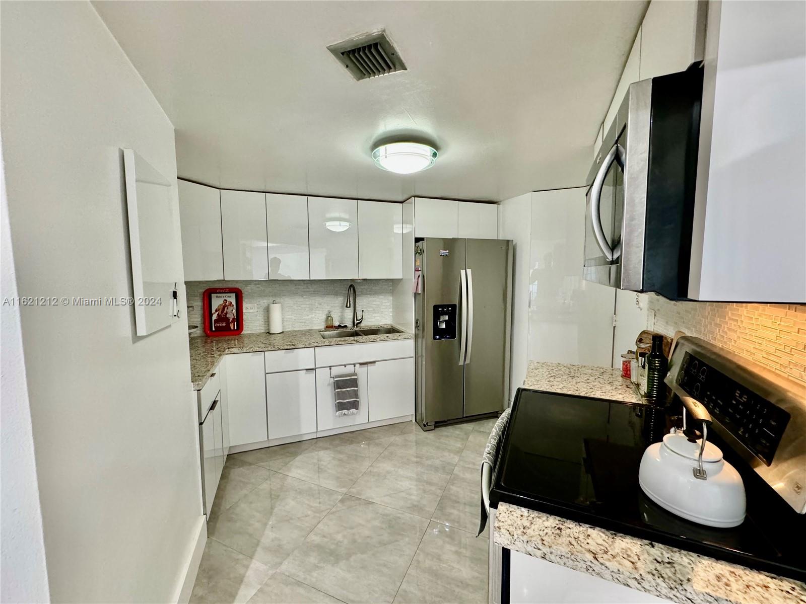 801 Brickell Bay Dr # 570