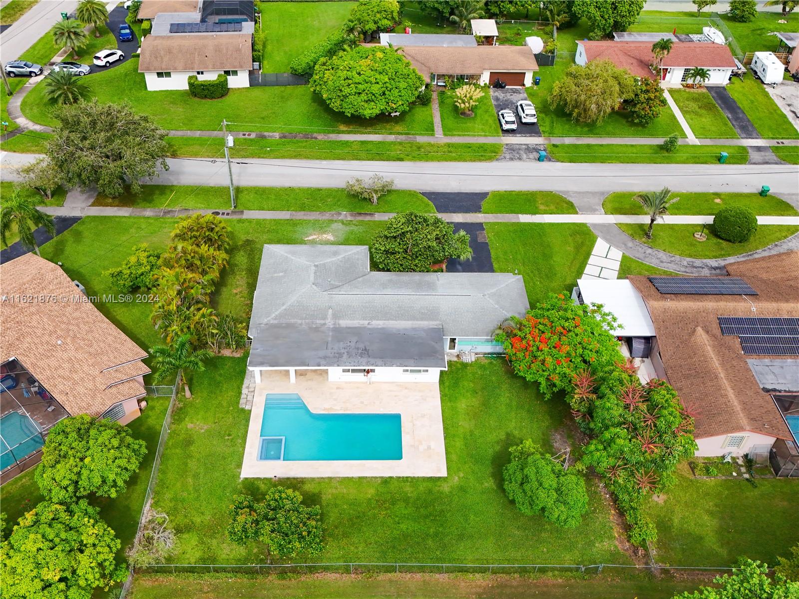 15625 Palmetto Lake Dr