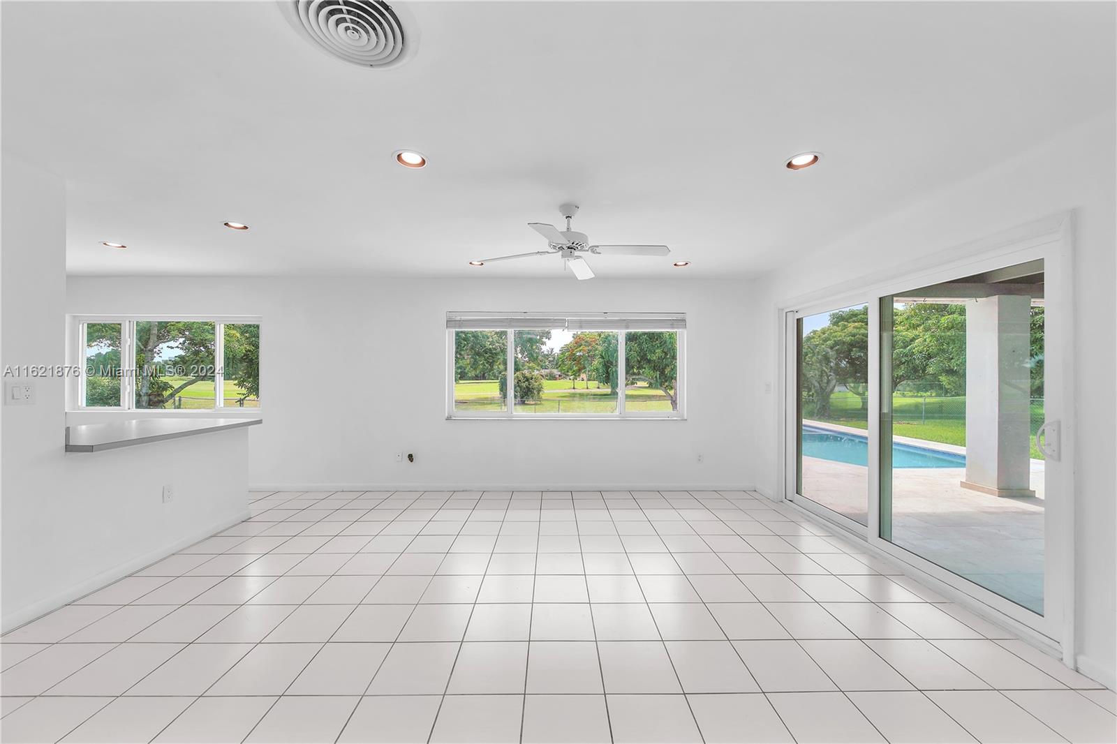 15625 Palmetto Lake Dr