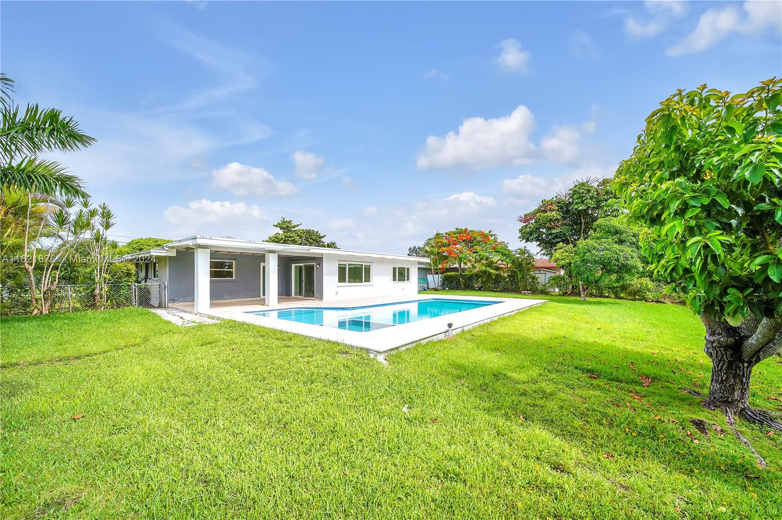 15625 Palmetto Lake Dr