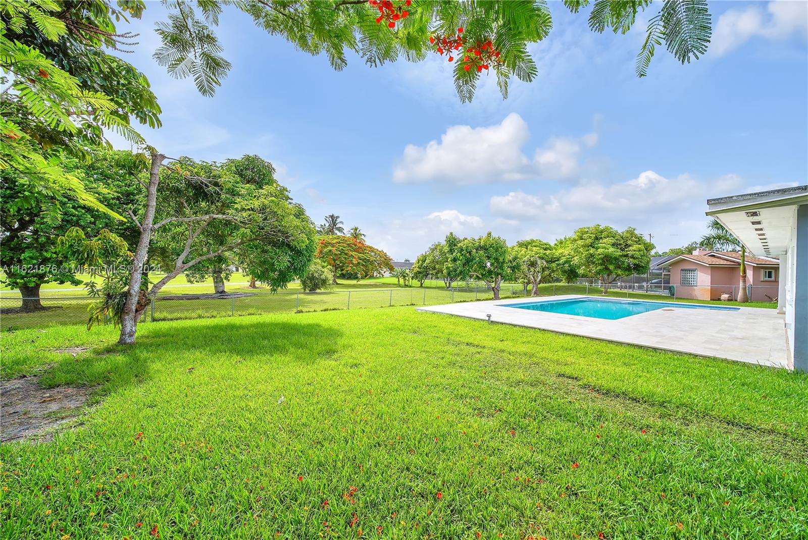 15625 Palmetto Lake Dr