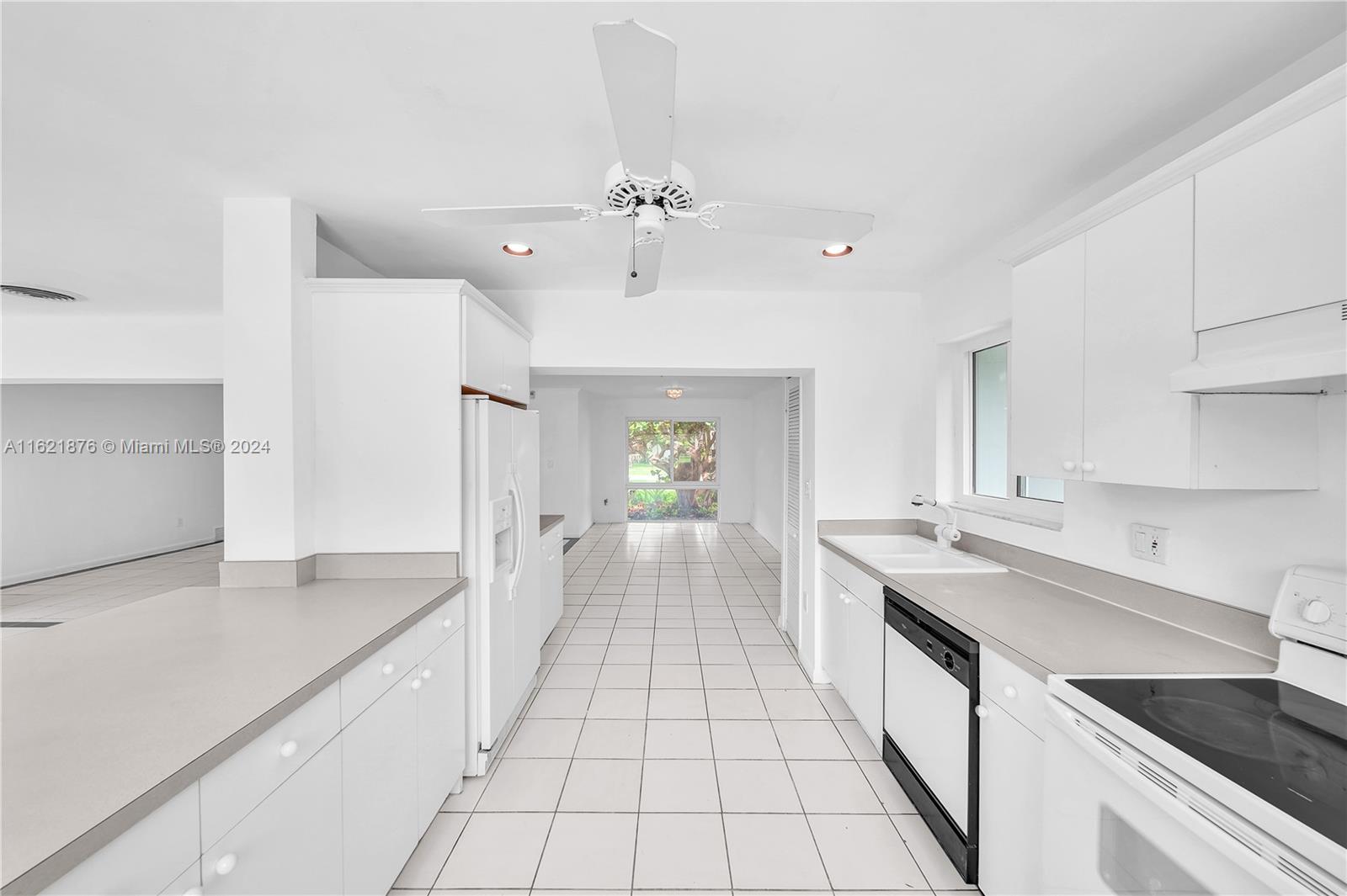 15625 Palmetto Lake Dr