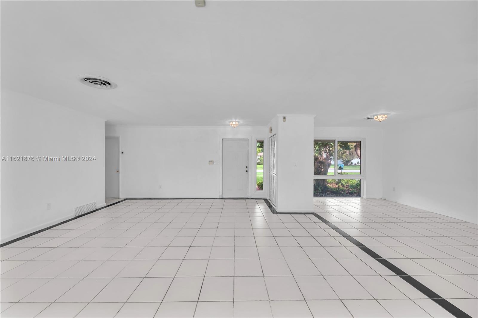 15625 Palmetto Lake Dr