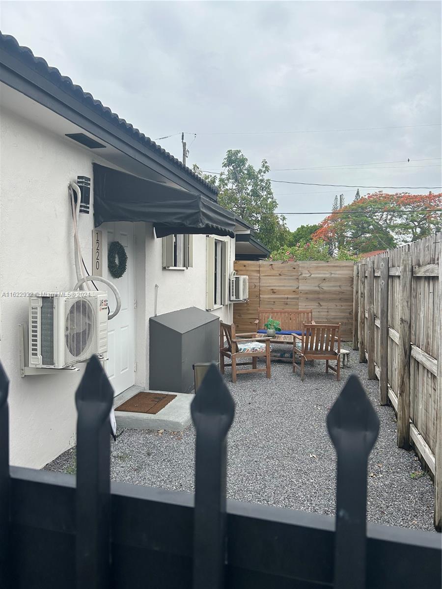 1220 SW 73rd Pl