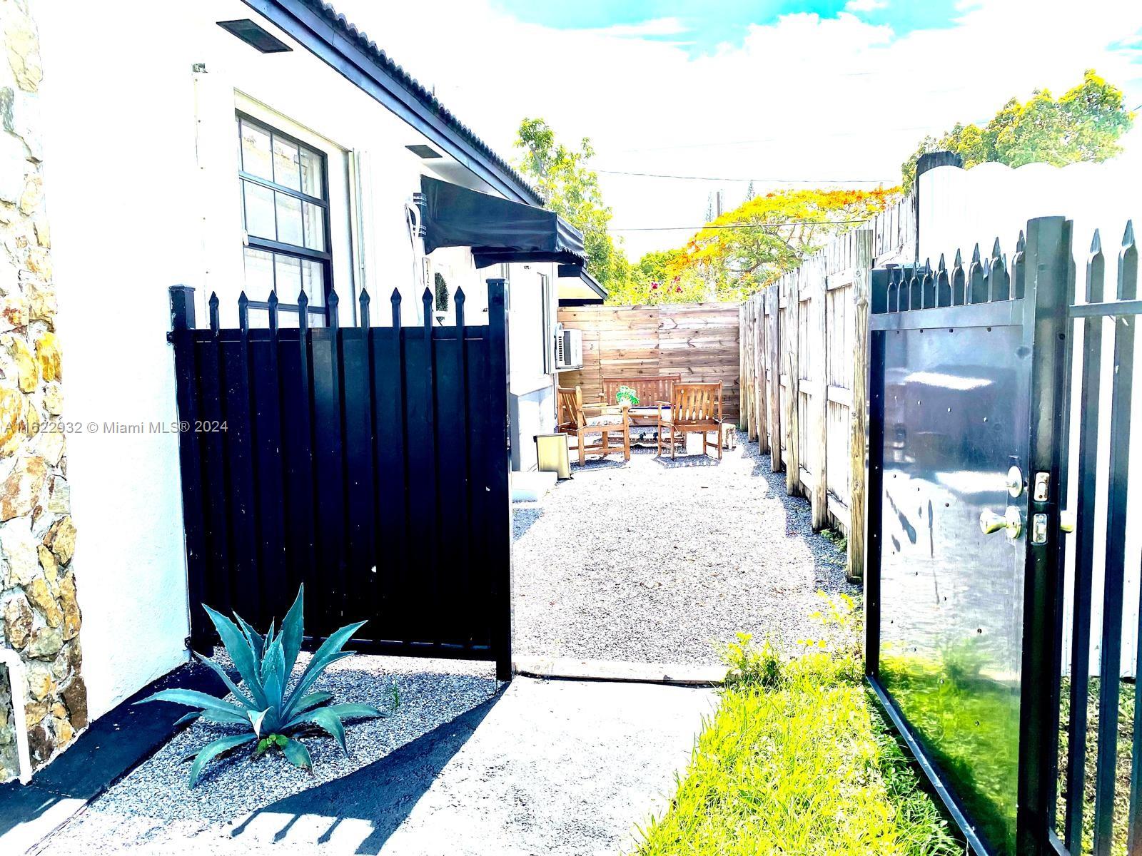 1220 SW 73rd Pl