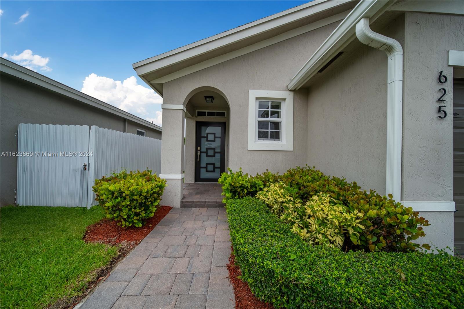 625 NE 5th Way