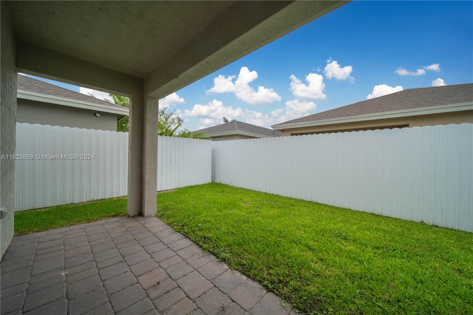625 NE 5th Way