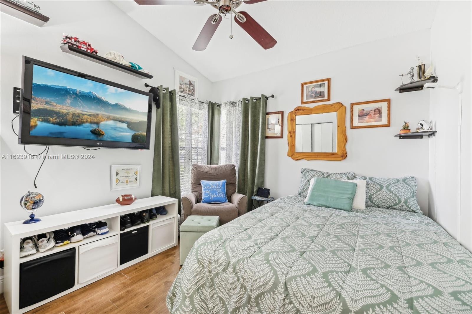 534 Lakeside Cir