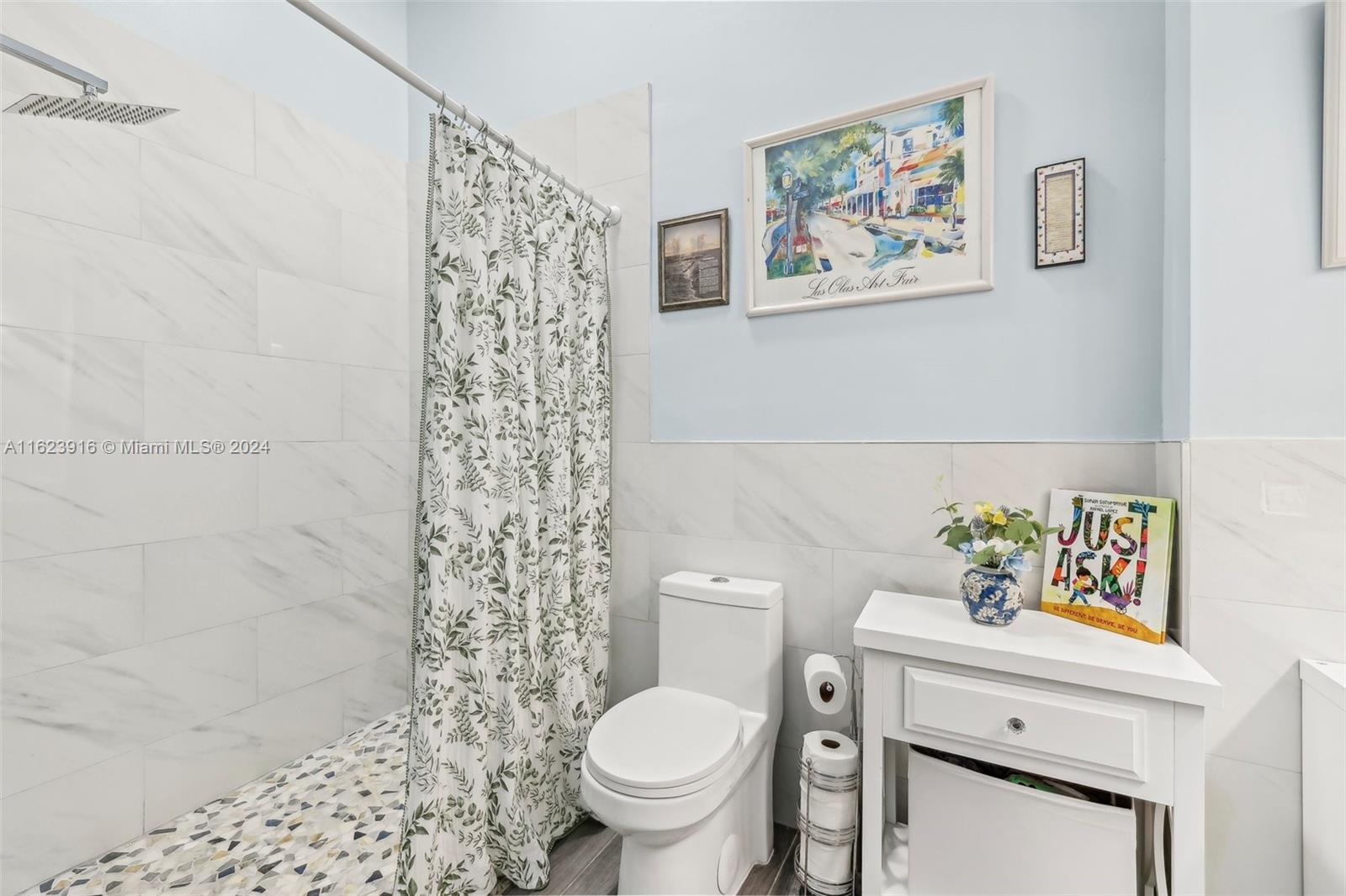 534 Lakeside Cir