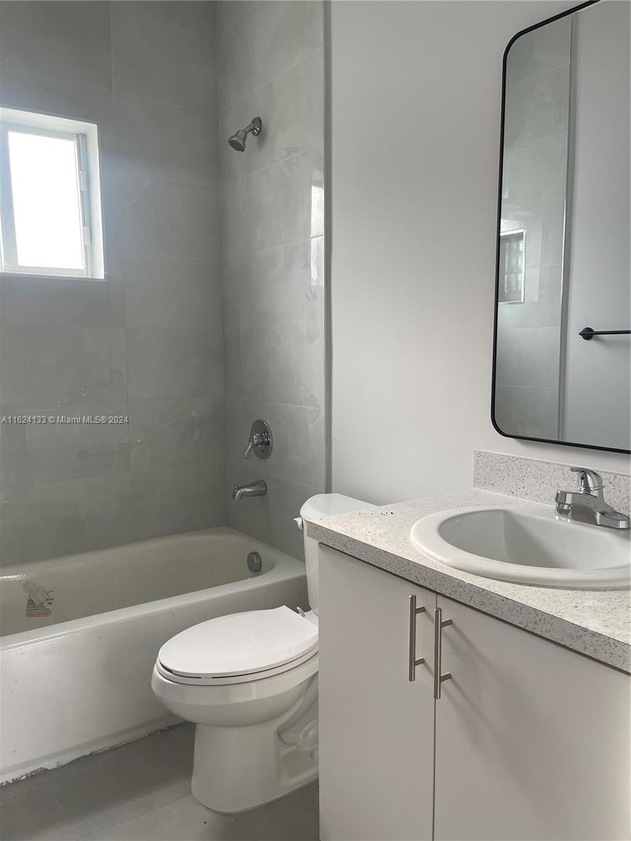461 E 16th St # 463