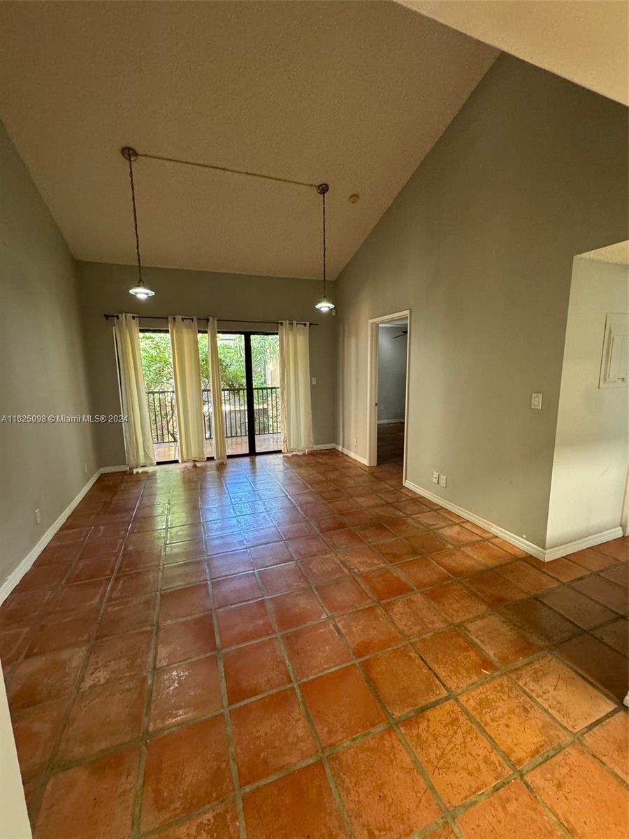15579 N Miami Lakeway N # 209