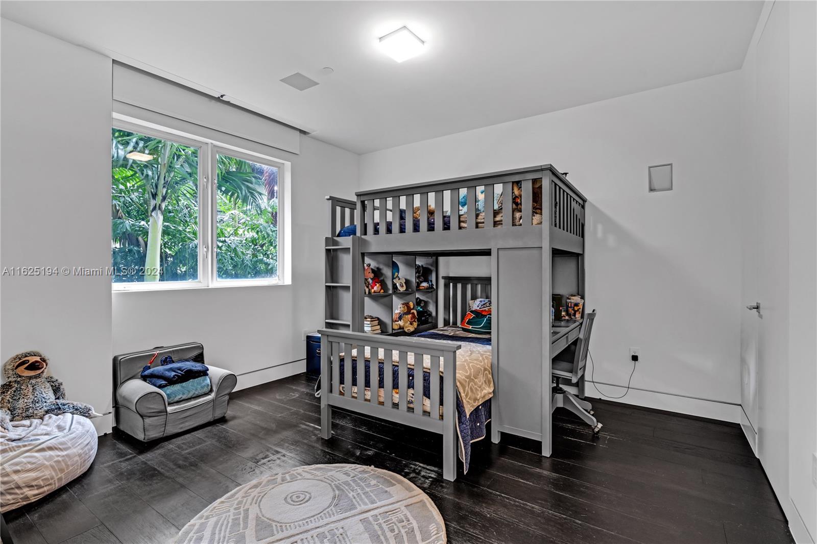 3535 Hiawatha Ave # 202