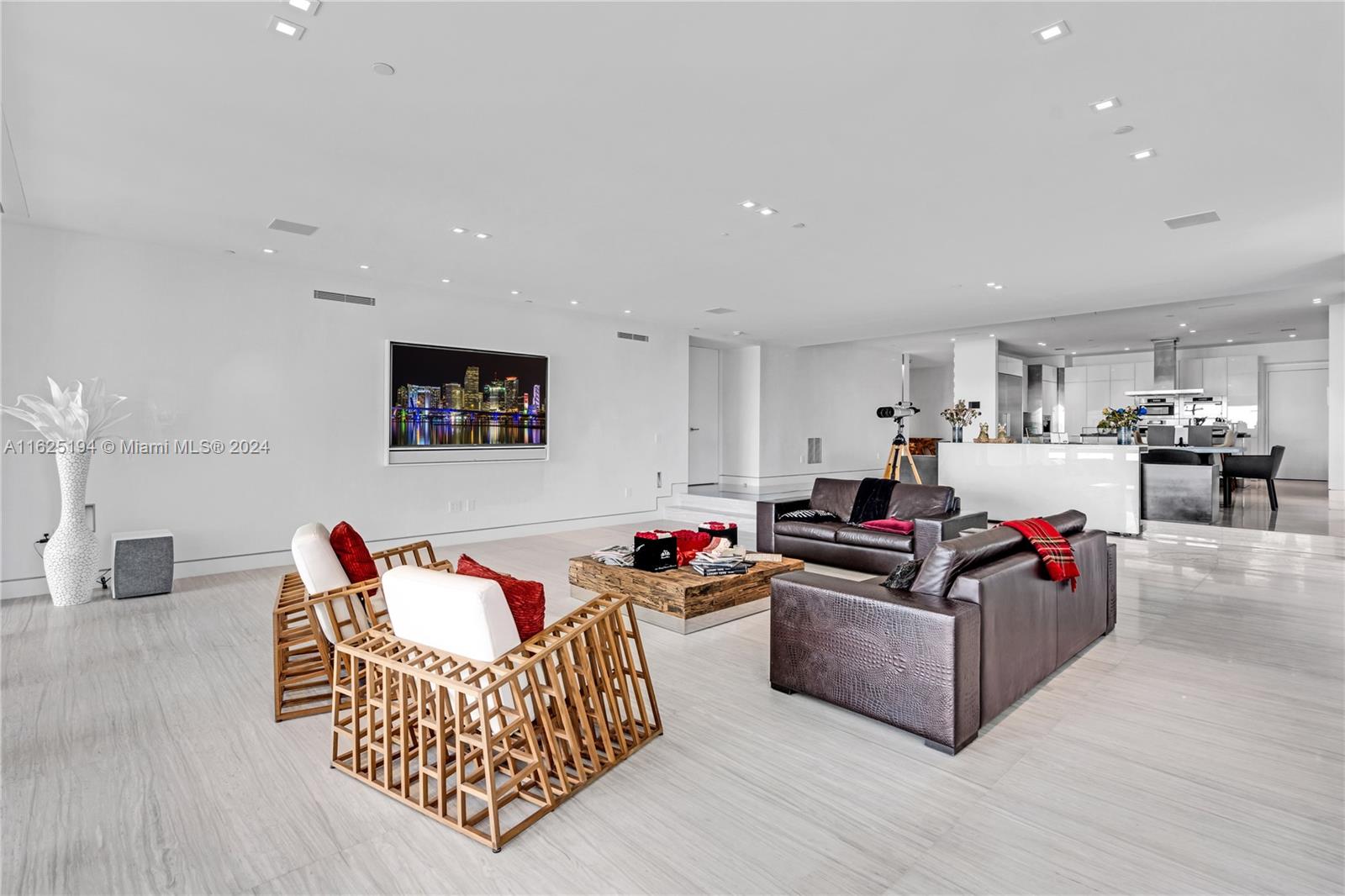 3535 Hiawatha Ave # 202